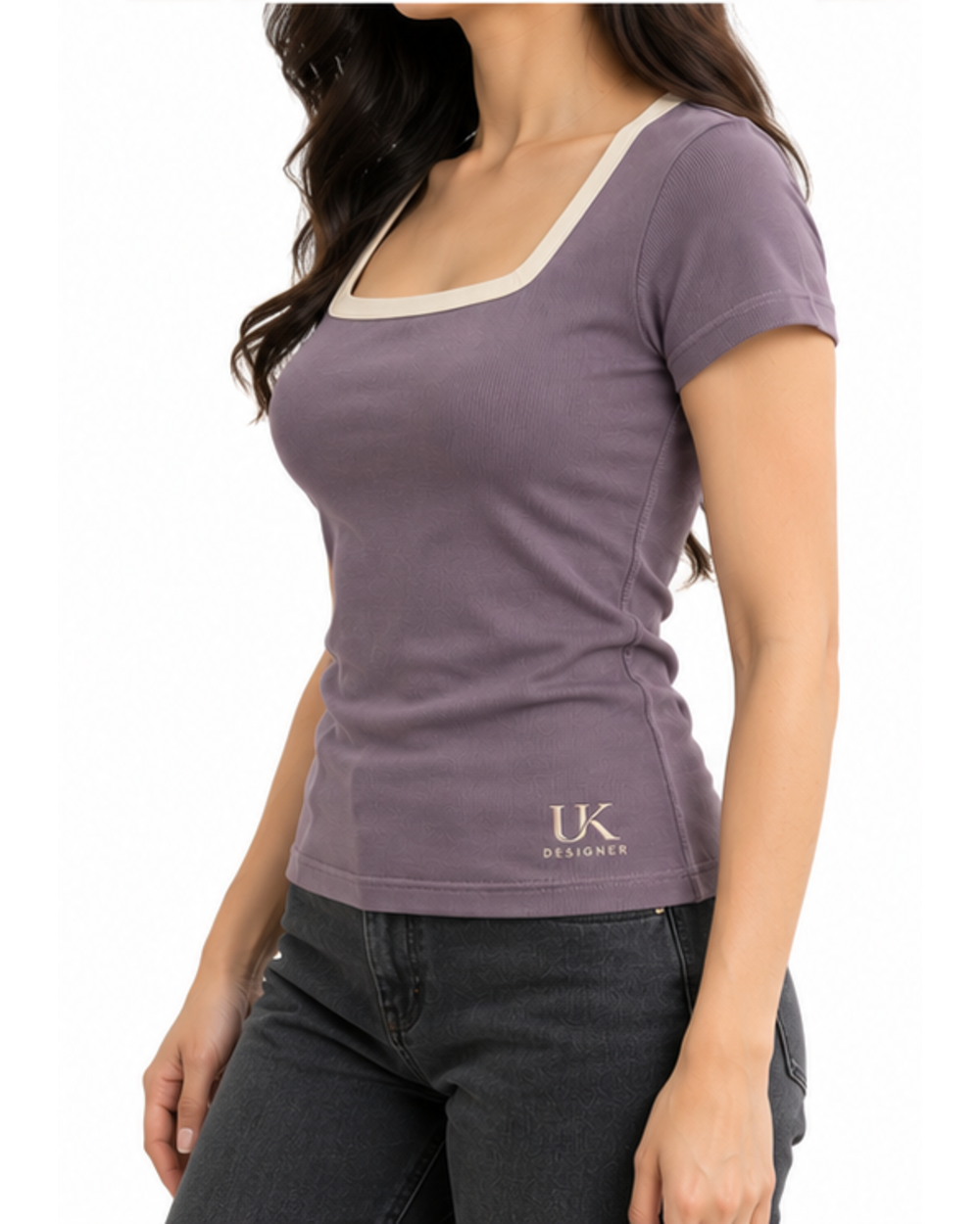 Side view of the lavender fitted T-shirt with black jeans